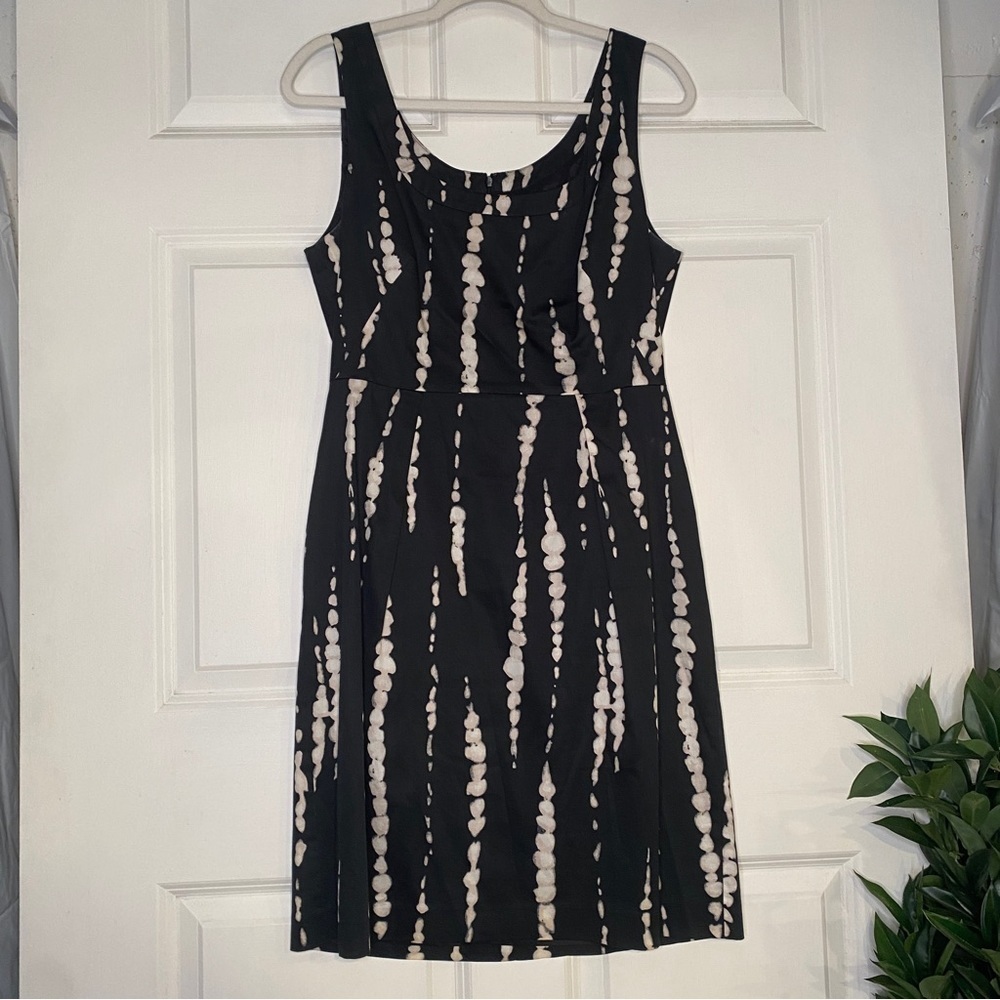 Ann Taylor Sleeveless Navy Blue & Cream Career Dress Size 10